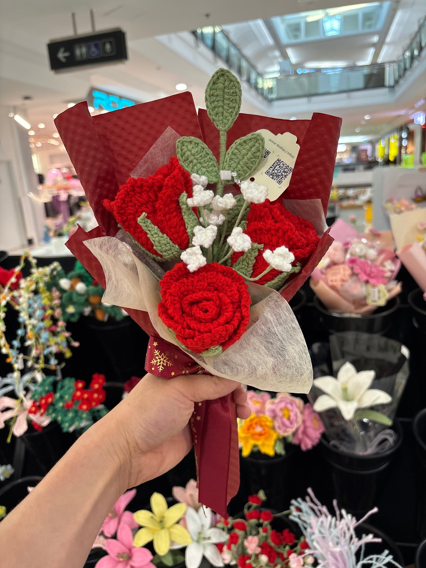 Crochet red rose bouquet