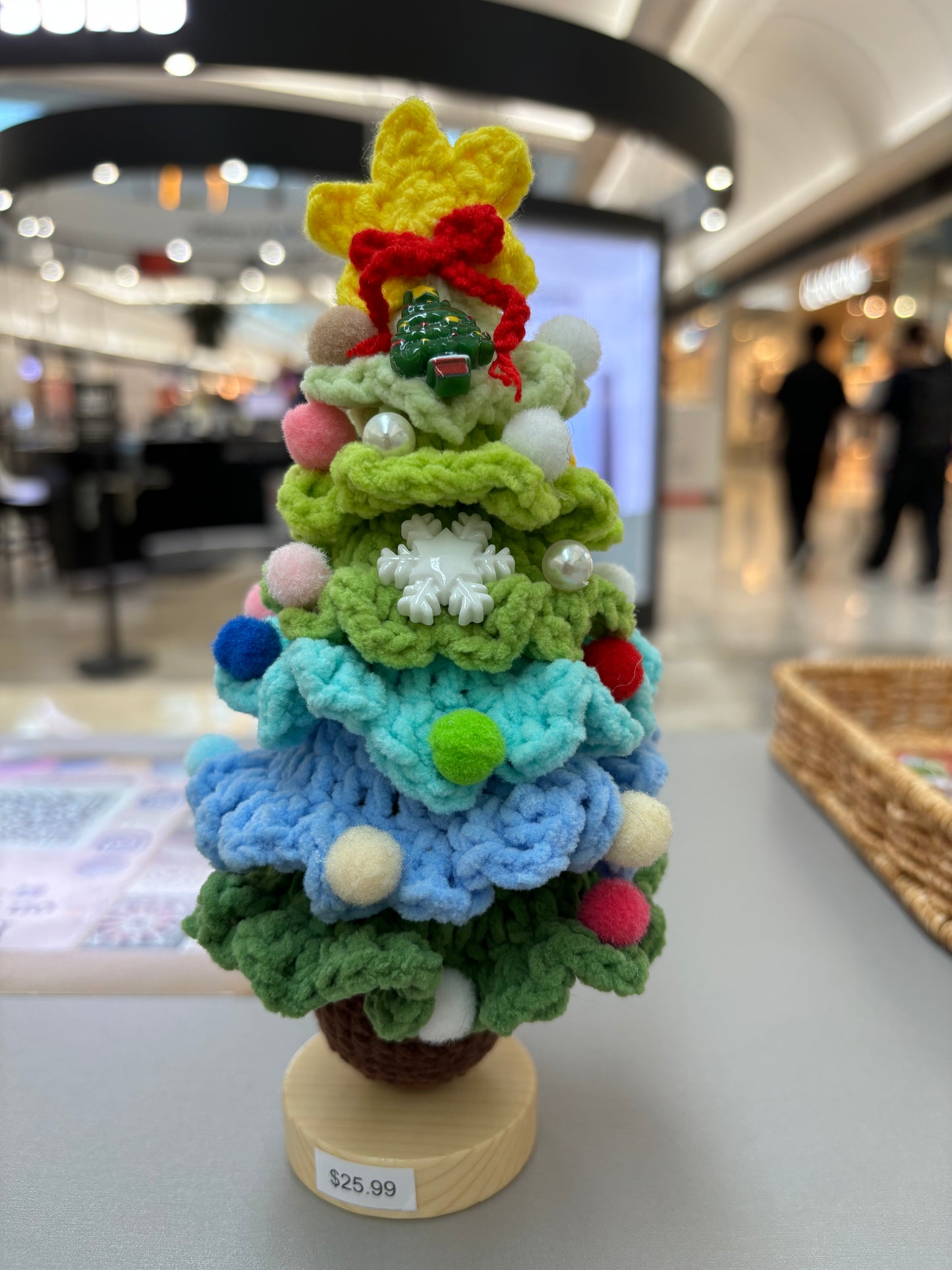 Hand-Crocheted Christmas Tree with Wooden Base – Festive Decoration