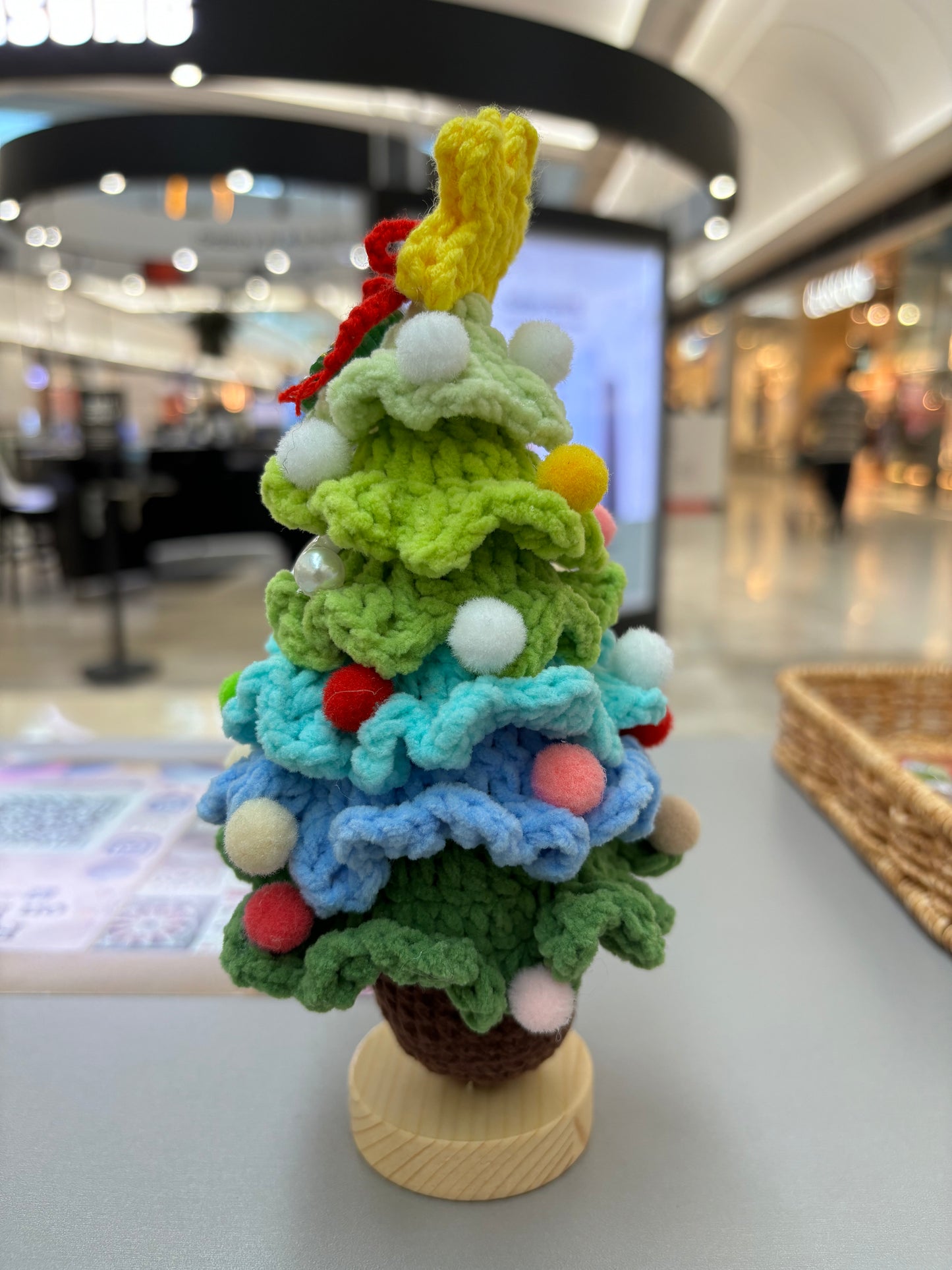 Hand-Crocheted Christmas Tree with Wooden Base – Festive Decoration