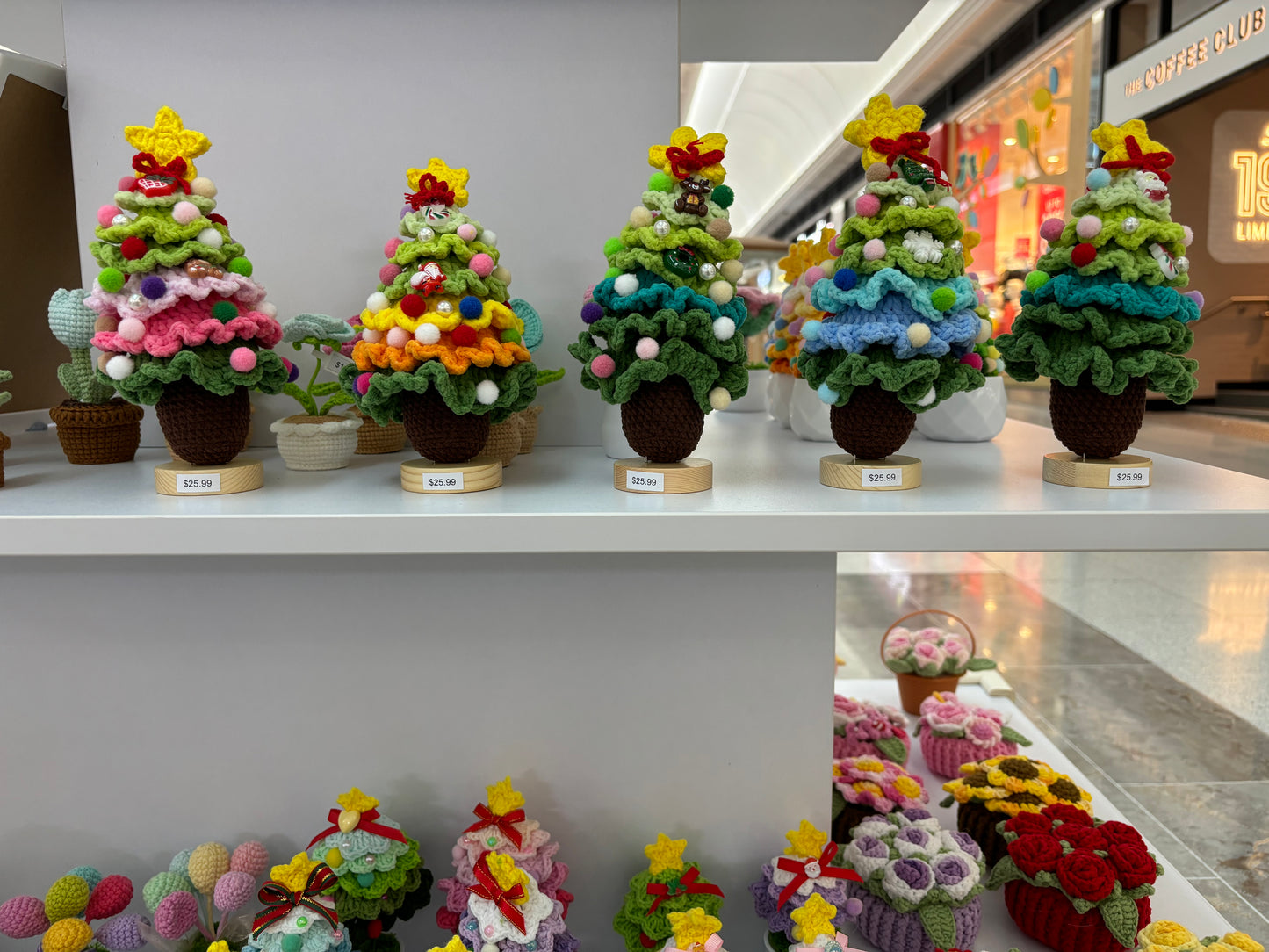 Hand-Crocheted Christmas Tree with Wooden Base – Festive Decoration