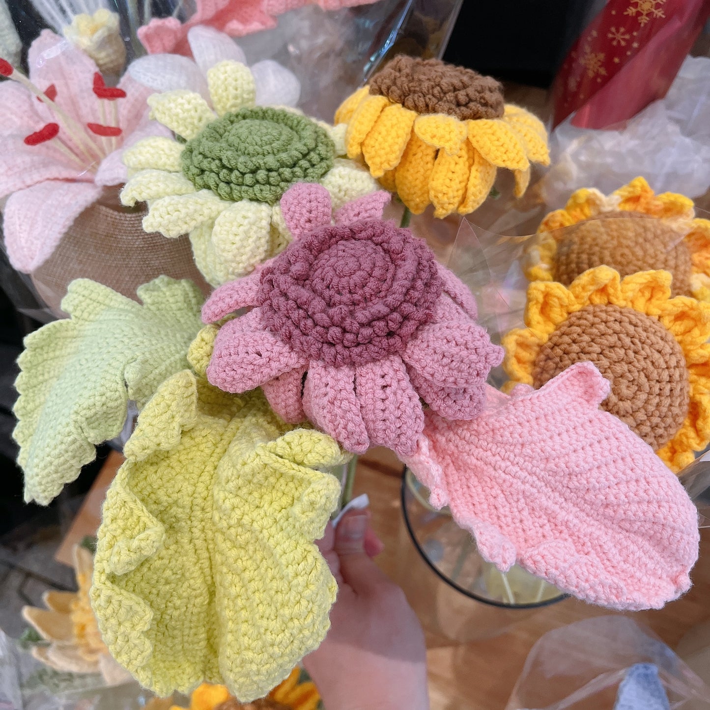 Handmade Crochet Feather-shaped Leaves
