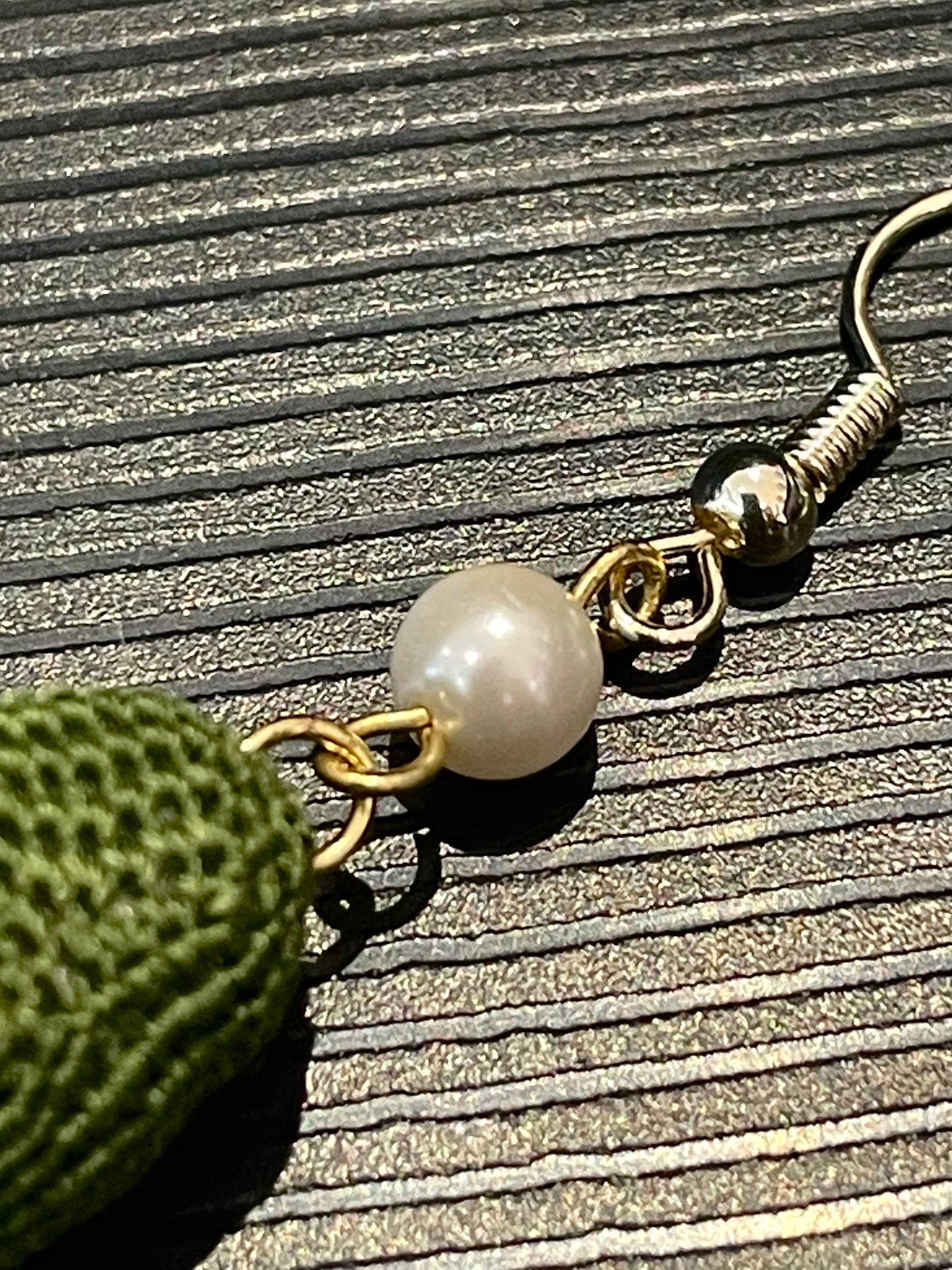 Avocado Earrings (Pearl)