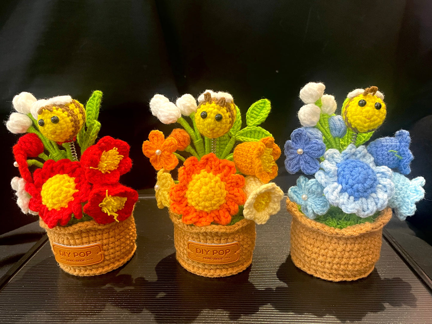 Handmade Crochet Flower Pot —— Flowers & Bee
