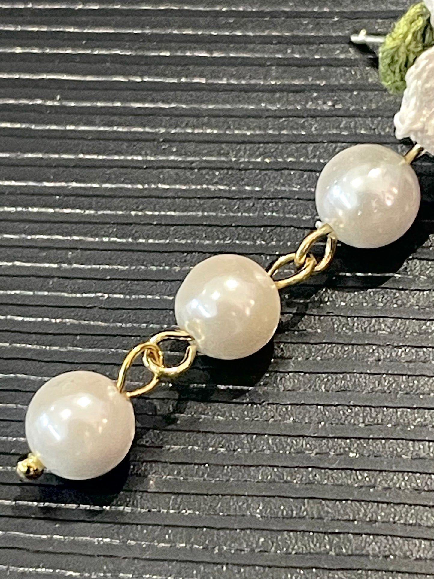 Peach Blossoms Earrings (3 Pearls)