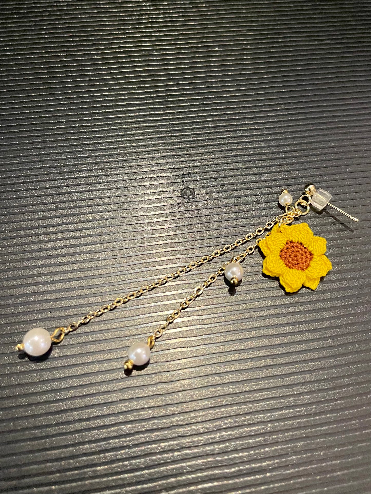 Sunflower Earrings (Pearl)