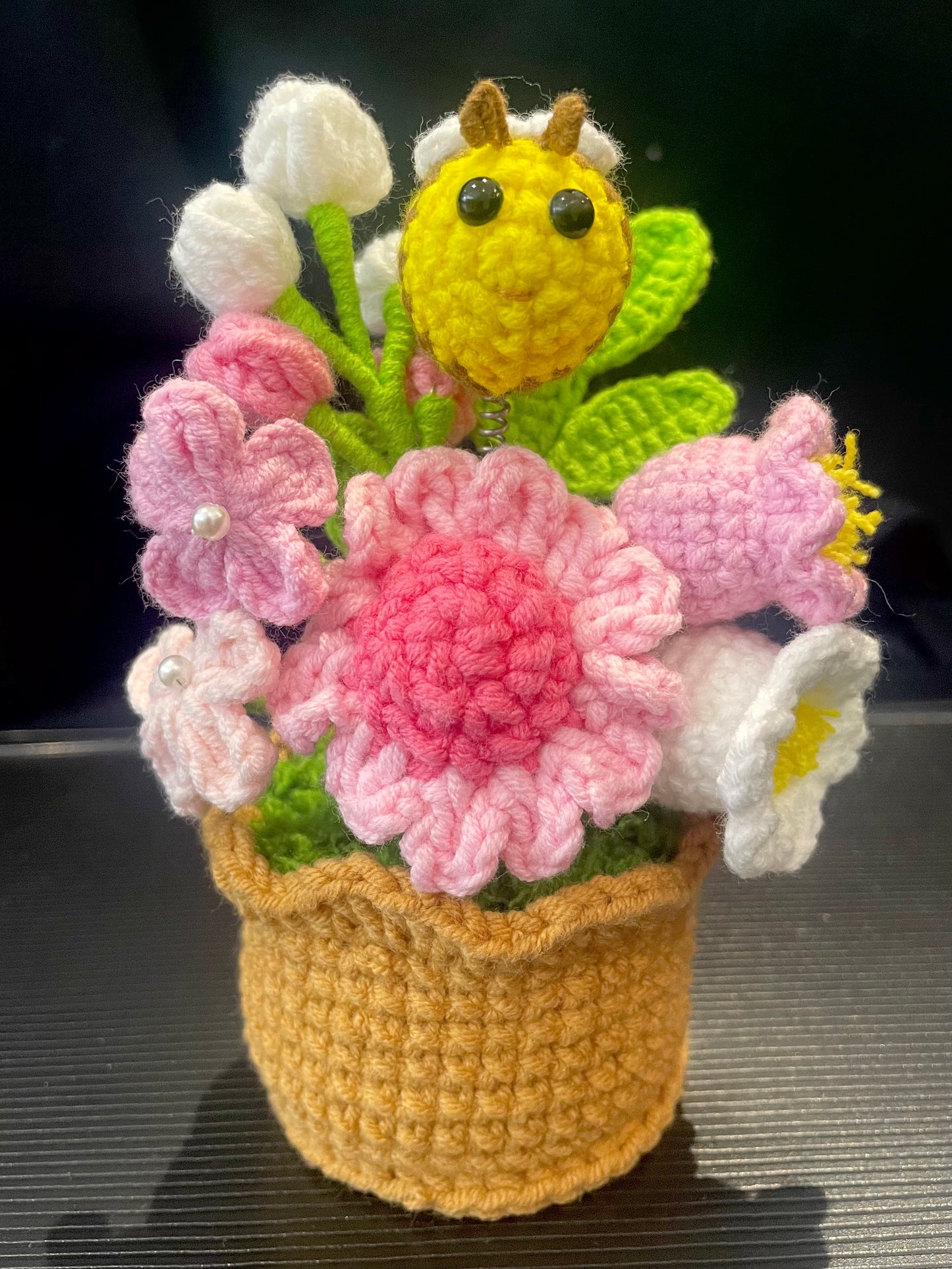 Handmade Crochet Flower Pot —— Flowers & Bee