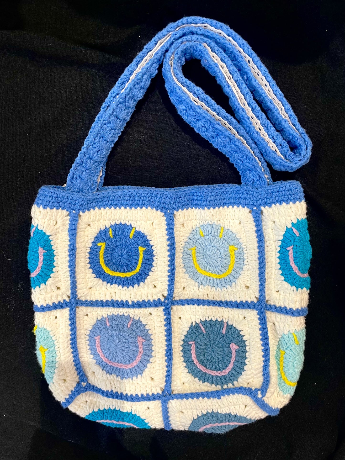 Smiling Face Shoulder Bag (Large)