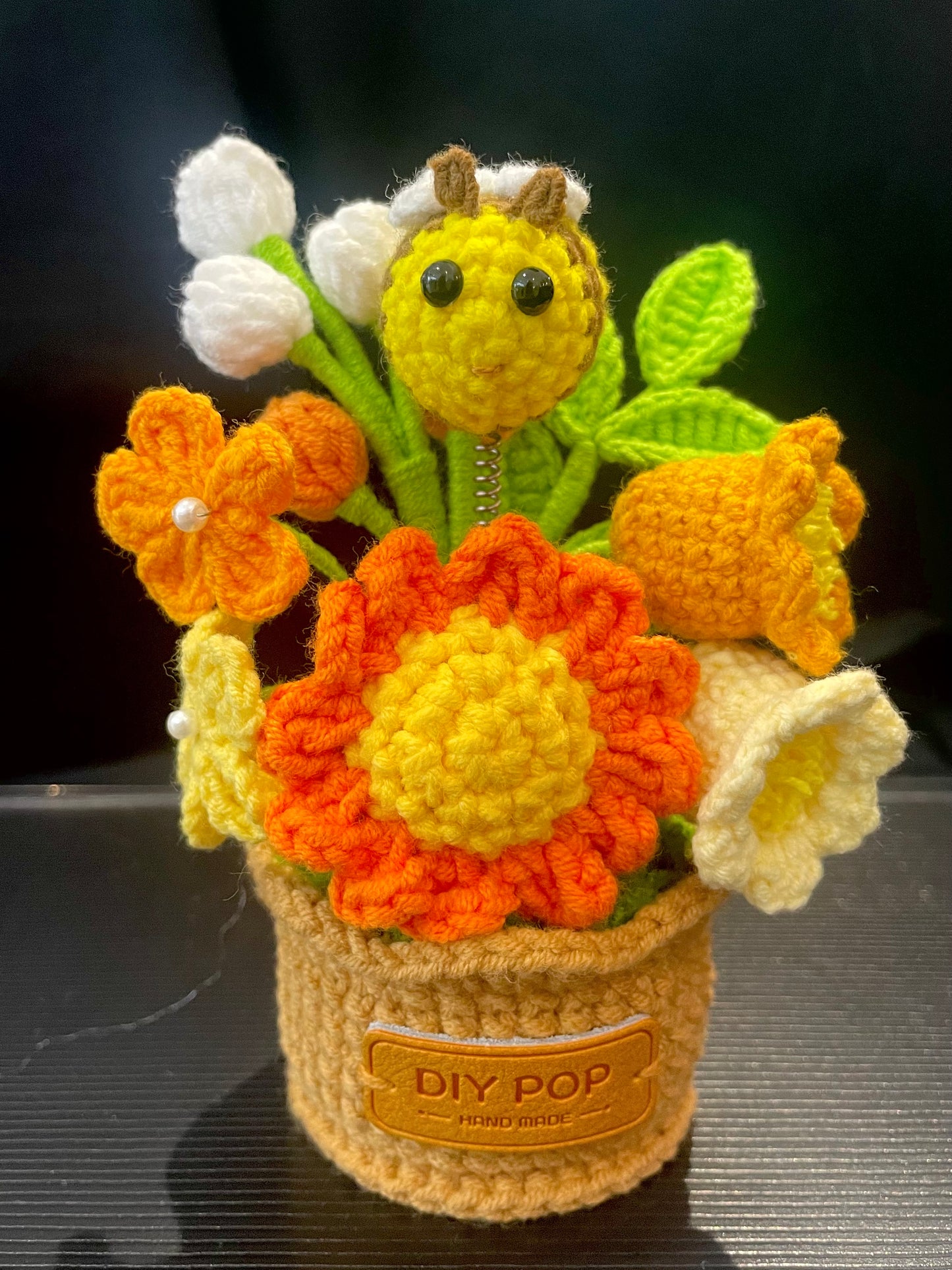 Handmade Crochet Flower Pot —— Flowers & Bee