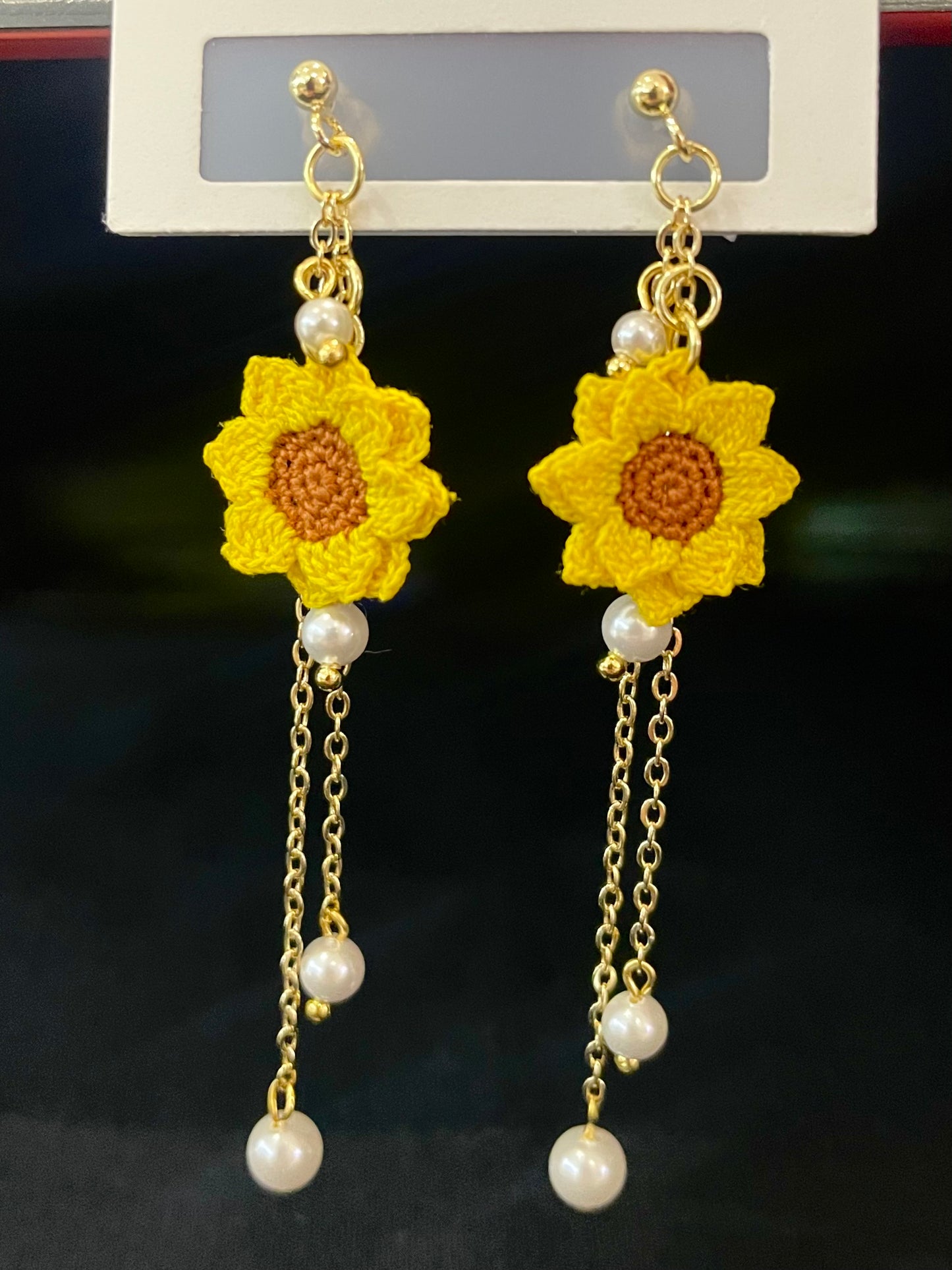 Sunflower Earrings (Pearl)