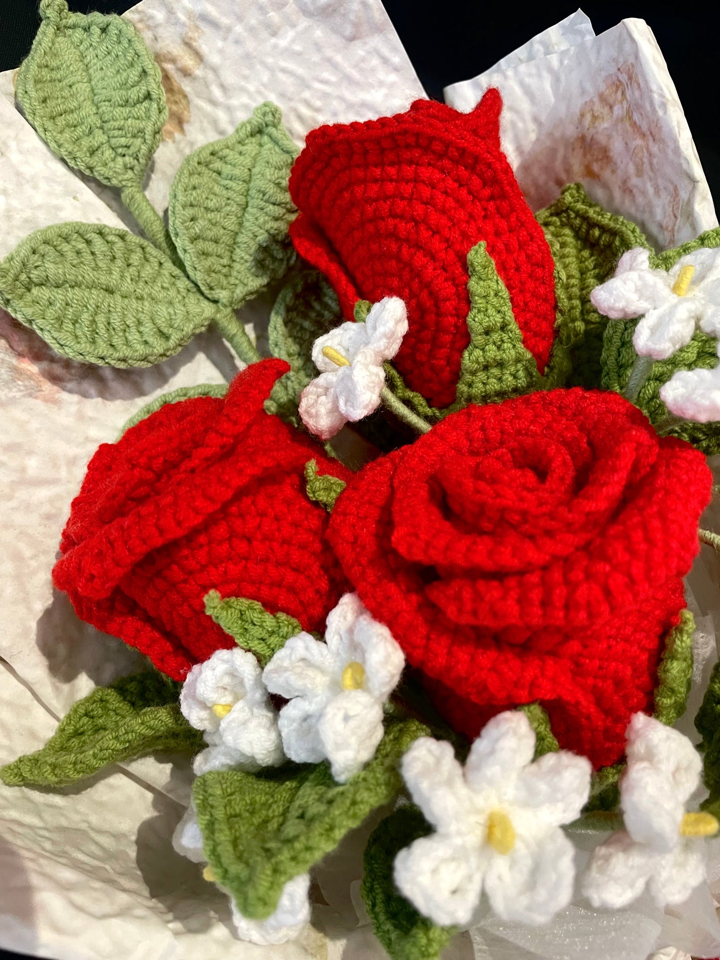 Red Rose Bouquet (White Paper)