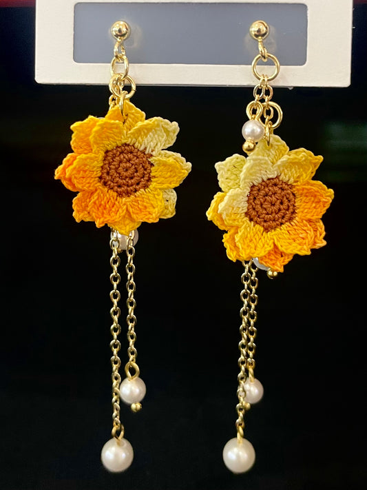Sunflower Earrings (Pearl)