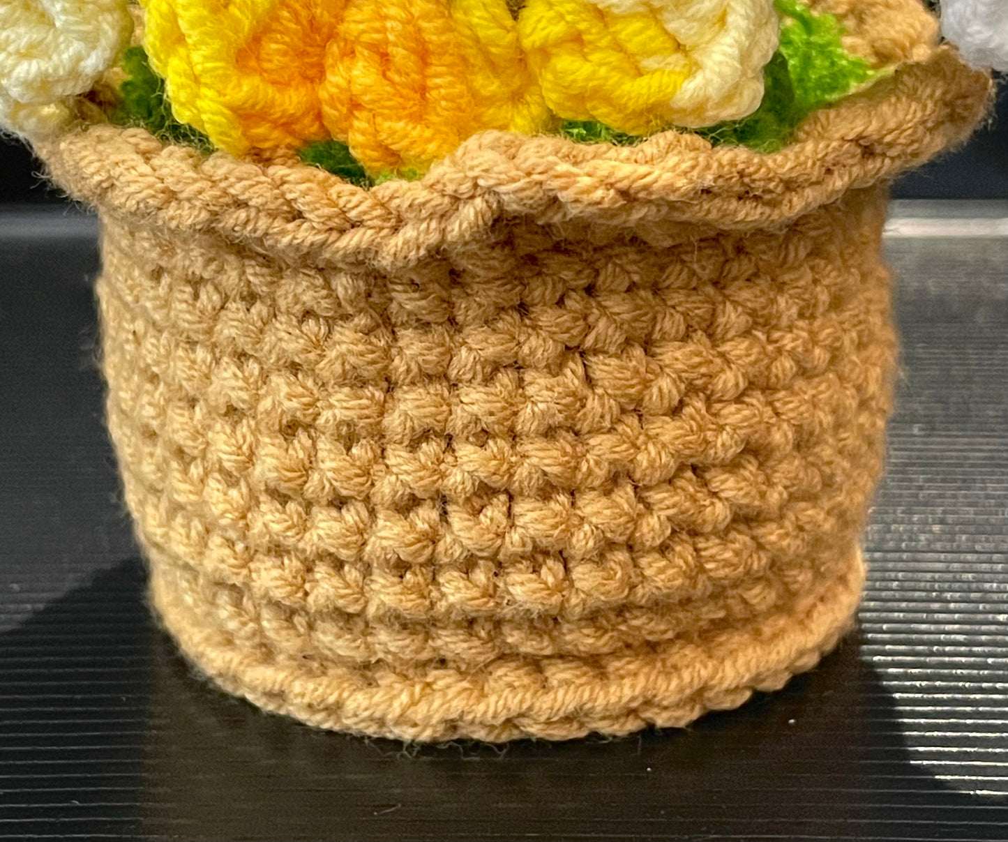 Handmade Crochet Flower Pot —— Flowers & Bee