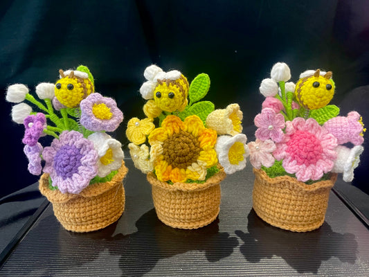 Handmade Crochet Flower Pot —— Flowers & Bee