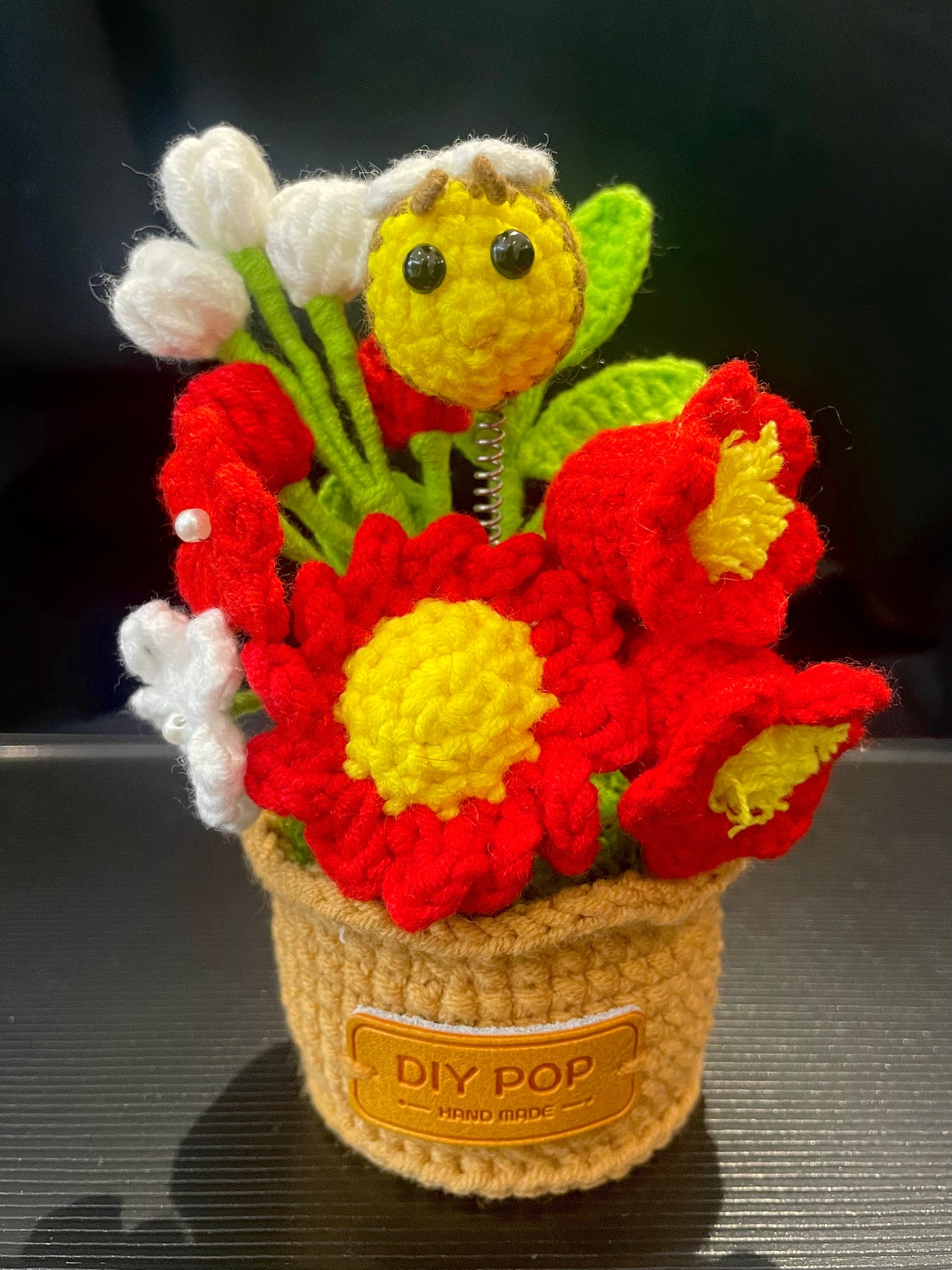 Handmade Crochet Flower Pot —— Flowers & Bee