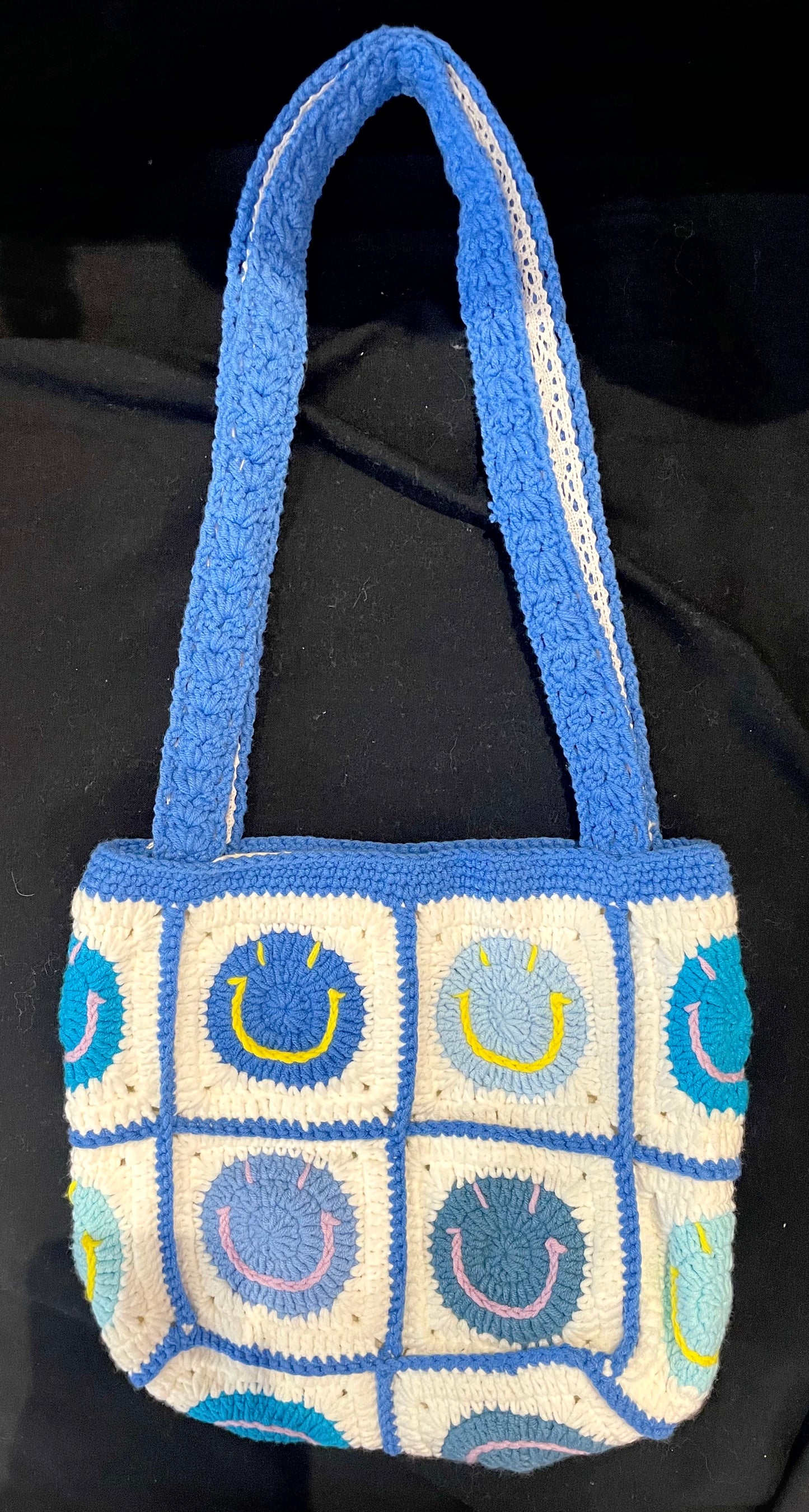 Smiling Face Shoulder Bag (Large)